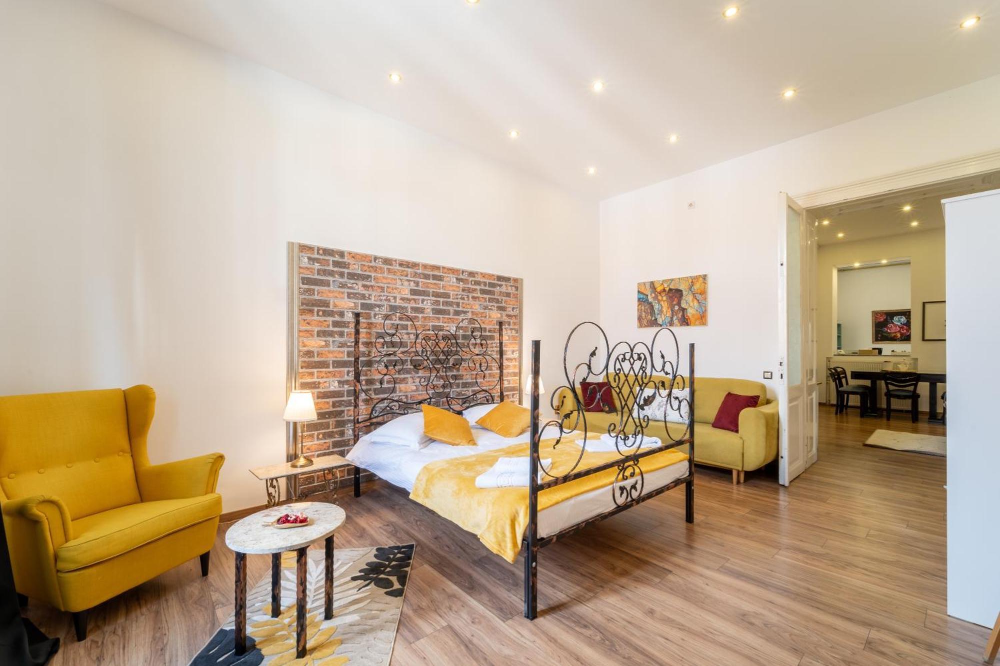 Cozy Spacious 5 Star Accommodation In The Heart Of Historic Center Cluj-Napoca Luaran gambar