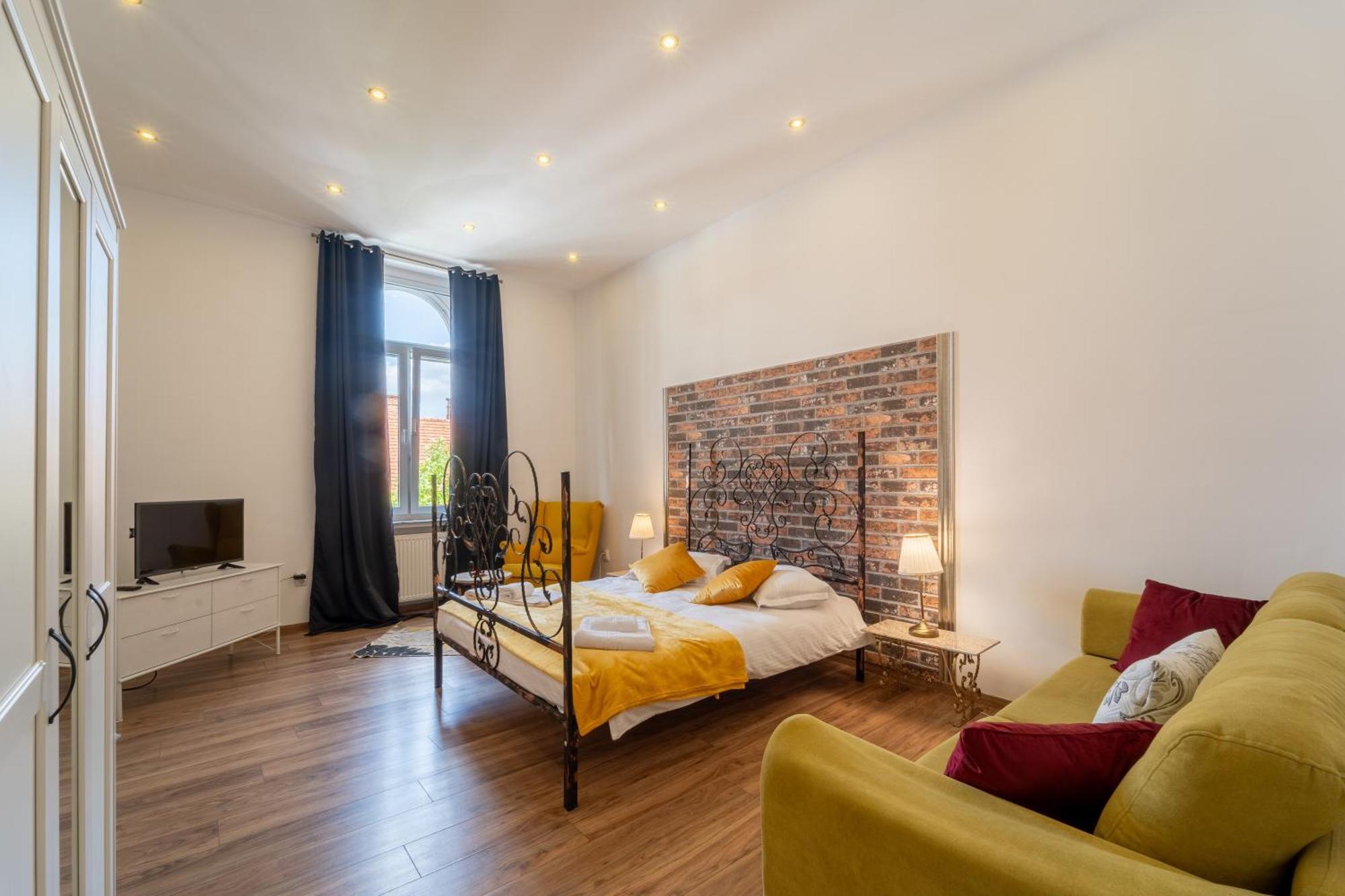 Cozy Spacious 5 Star Accommodation In The Heart Of Historic Center Cluj-Napoca Luaran gambar