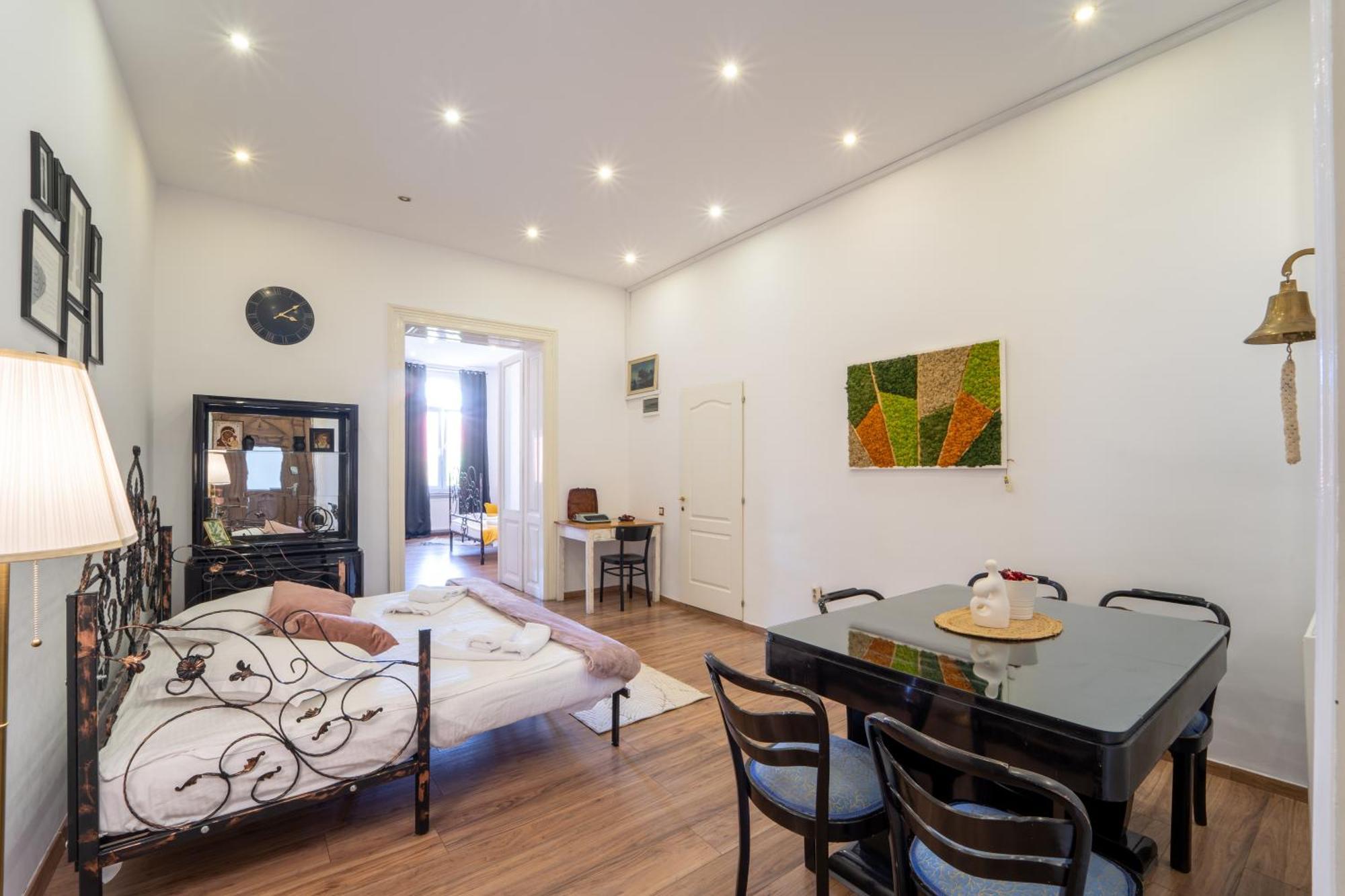 Cozy Spacious 5 Star Accommodation In The Heart Of Historic Center Cluj-Napoca Luaran gambar