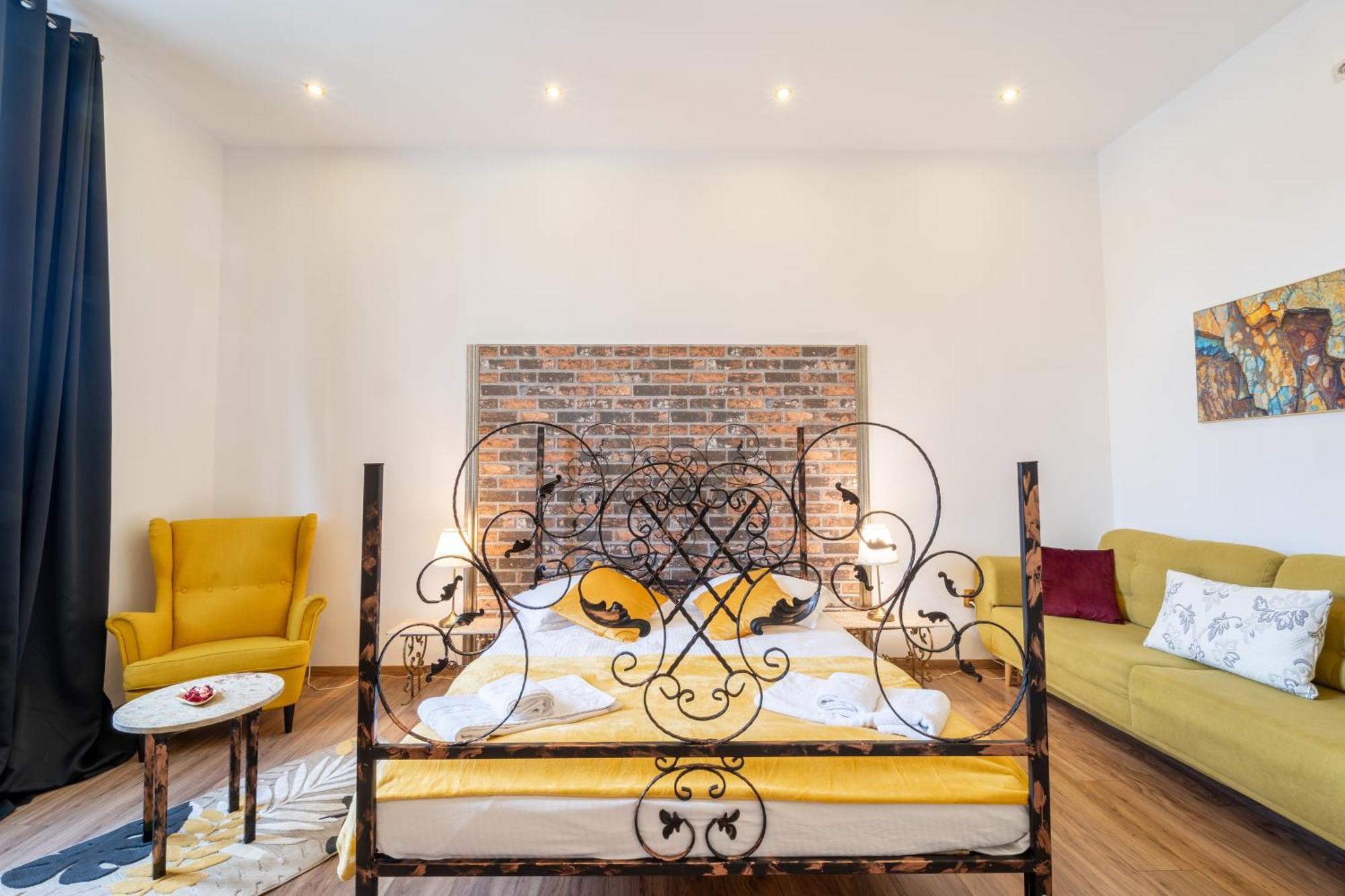 Cozy Spacious 5 Star Accommodation In The Heart Of Historic Center Cluj-Napoca Luaran gambar